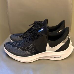 Nike Zoom Winflo 
Black White Dark Grey